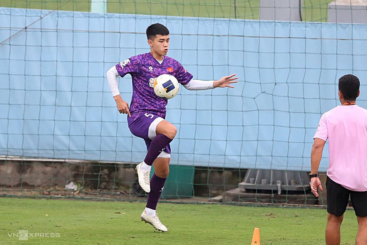 Cầu thủ U23 Việt Nam tập luyện