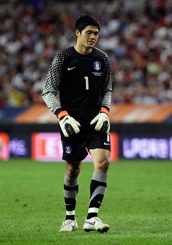 David Beckham thực hiện cú sút phạt