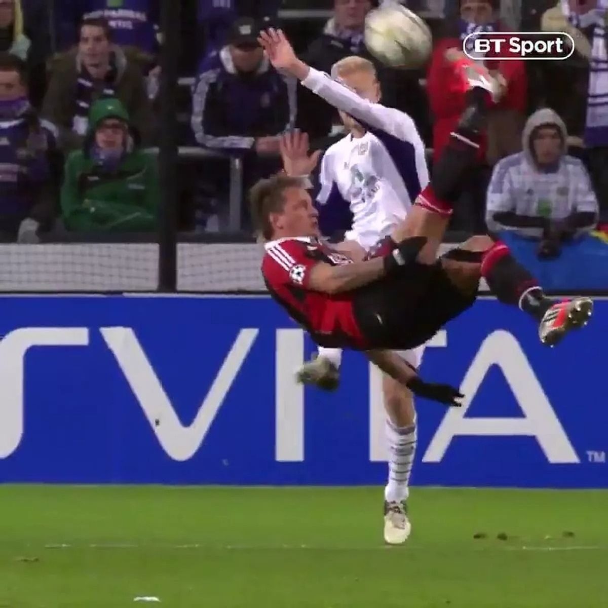 Siêu phẩm xe đạp chổng ngược của Ronaldo vào lưới Juventus