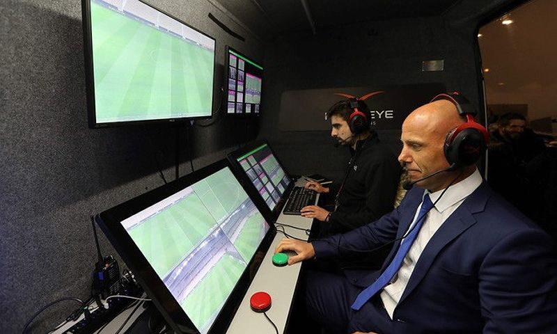 Trọng tài trong một trận đấu bóng đá