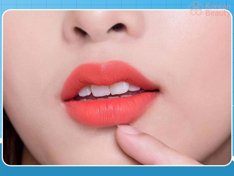 Đặc điểm nổi bật của cách phun môi màu đỏ cam