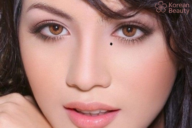 Nốt ruồi dưới bọng mắt trái nữ là xấu hay tốt