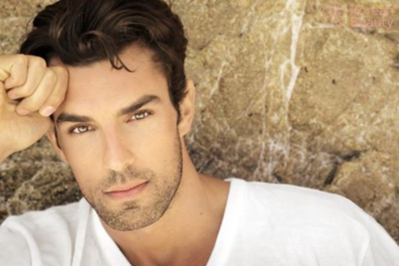 Những người phù hợp với kiểu lông mày rồng