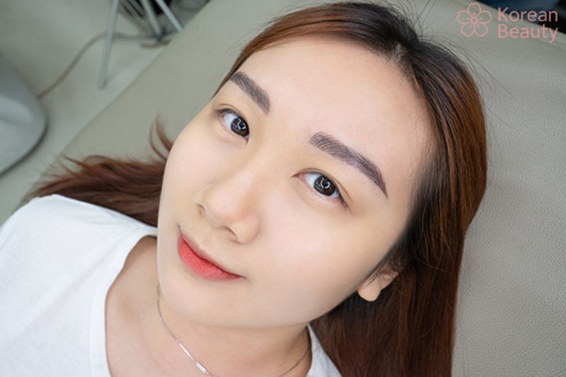 Những yếu tố về chi phí và độ bền của việc điêu khắc lông mày