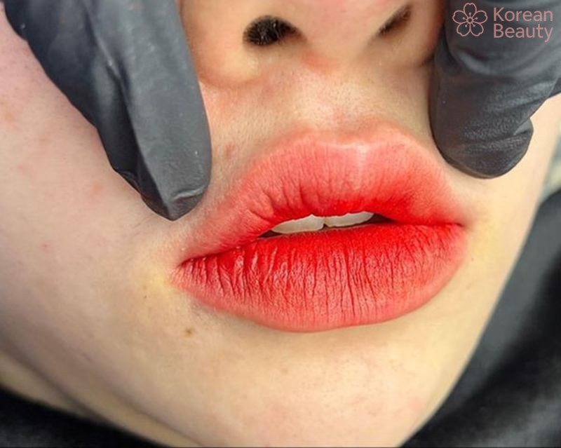 Giá dịch vụ phun môi màu đỏ cam là bao nhiêu?