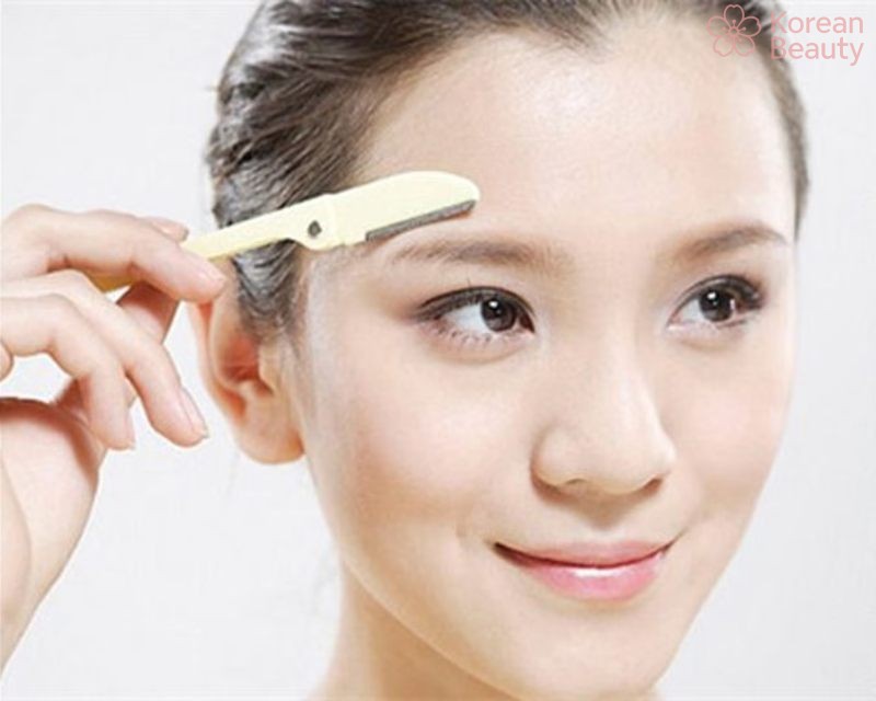 Sử dụng dao cạo chân mày cho các dịp đặc biệt giúp tạo dáng lông mày đẹp